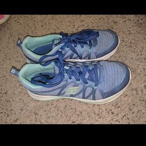 Skechers girls sz2